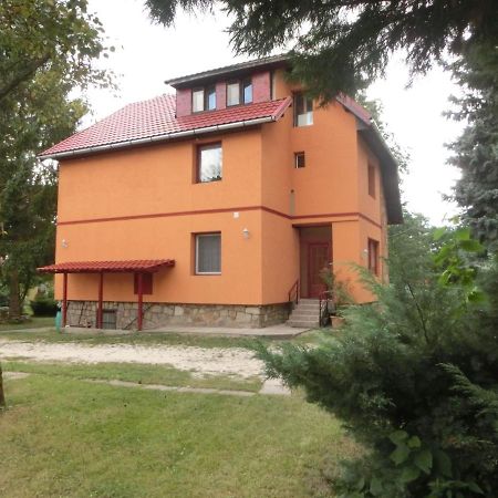 Pilis Apartman Piliscsaba Exterior foto