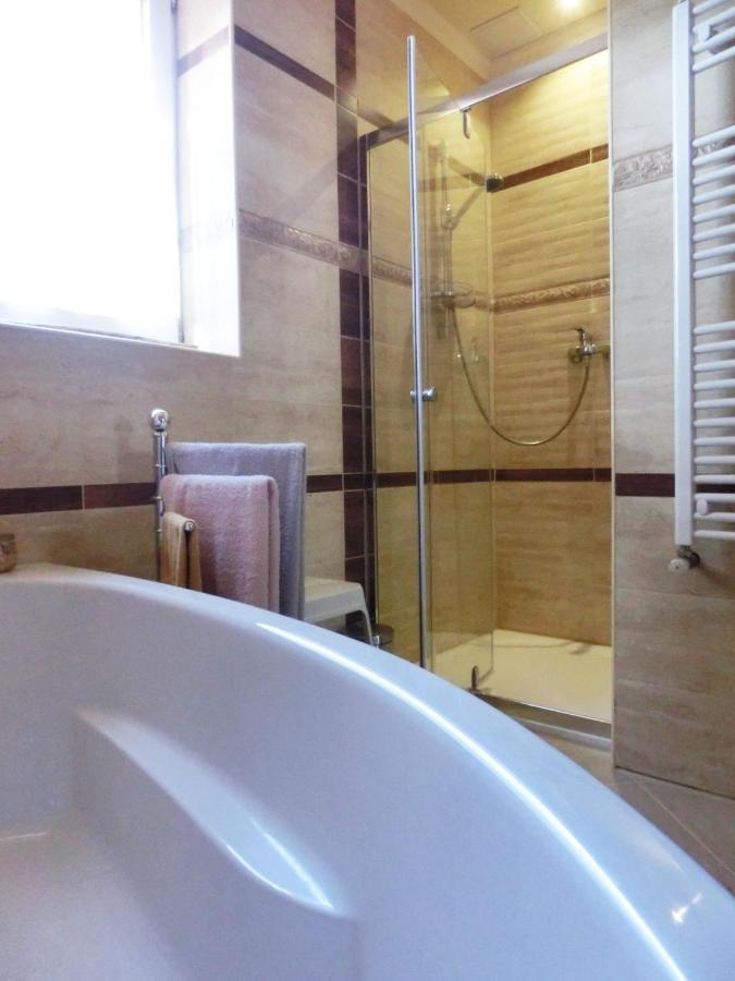 Pilis Apartman Piliscsaba Exterior foto